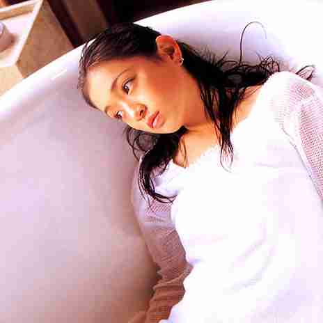 浜崎あゆみ、イメチェンヘアが好評　ざっくり胸元にも視線集中「拝みたくなる美しさ」