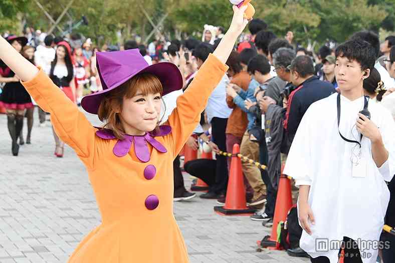 鈴木奈々「この格好で旦那さんに抱かれたい」