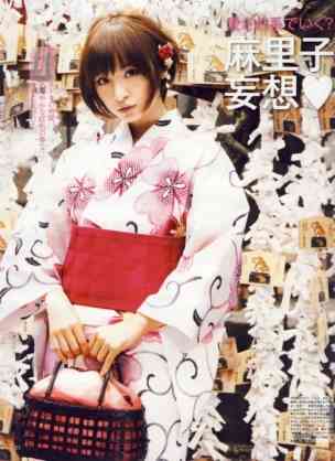 篠田麻里子が舞台『天使猫~宮澤賢治の生き方~』の渡辺えりとツーショット。宇梶剛士など出演者と会食を楽しむ。