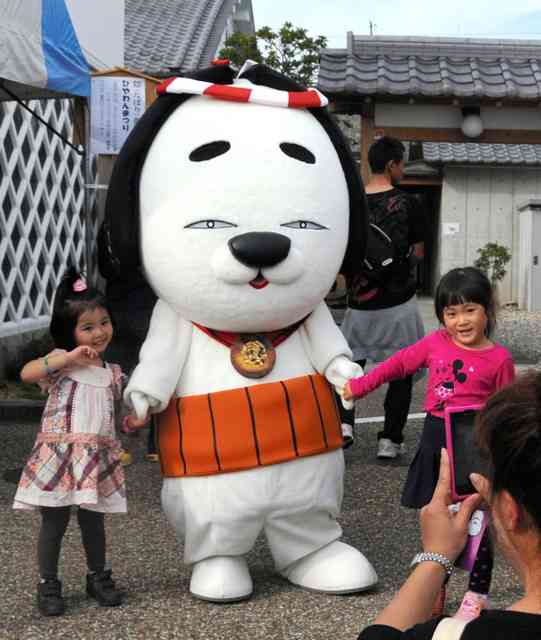 能面顔のご当地キャラ、三重・名張に登場　泣き出す子も：朝日新聞デジタル