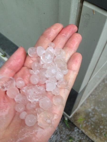 【異常気象】東京都内各所で雹が観測される→雹の大きさがガチでヤバい…