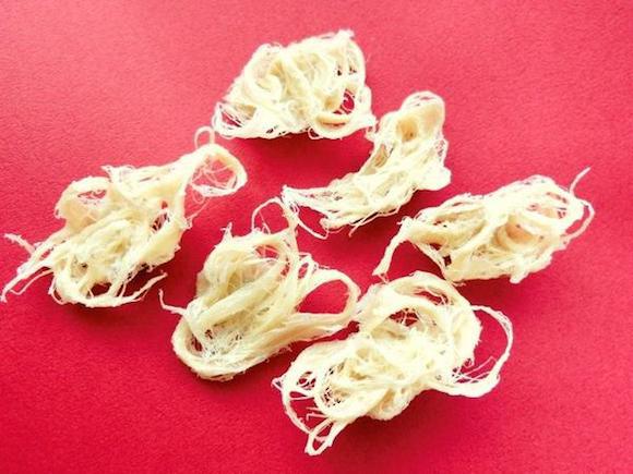 【フェイクフード】納豆ピン、カレーボールペン、柿の種キーホルダーで食いしん坊アピール