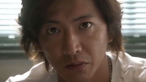 SMAP、サプライズ登場で新宿駅前騒然！