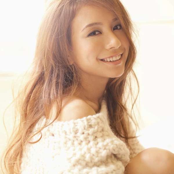 May J.に整形疑惑が浮上、数年前まで青山テルマ似だった?