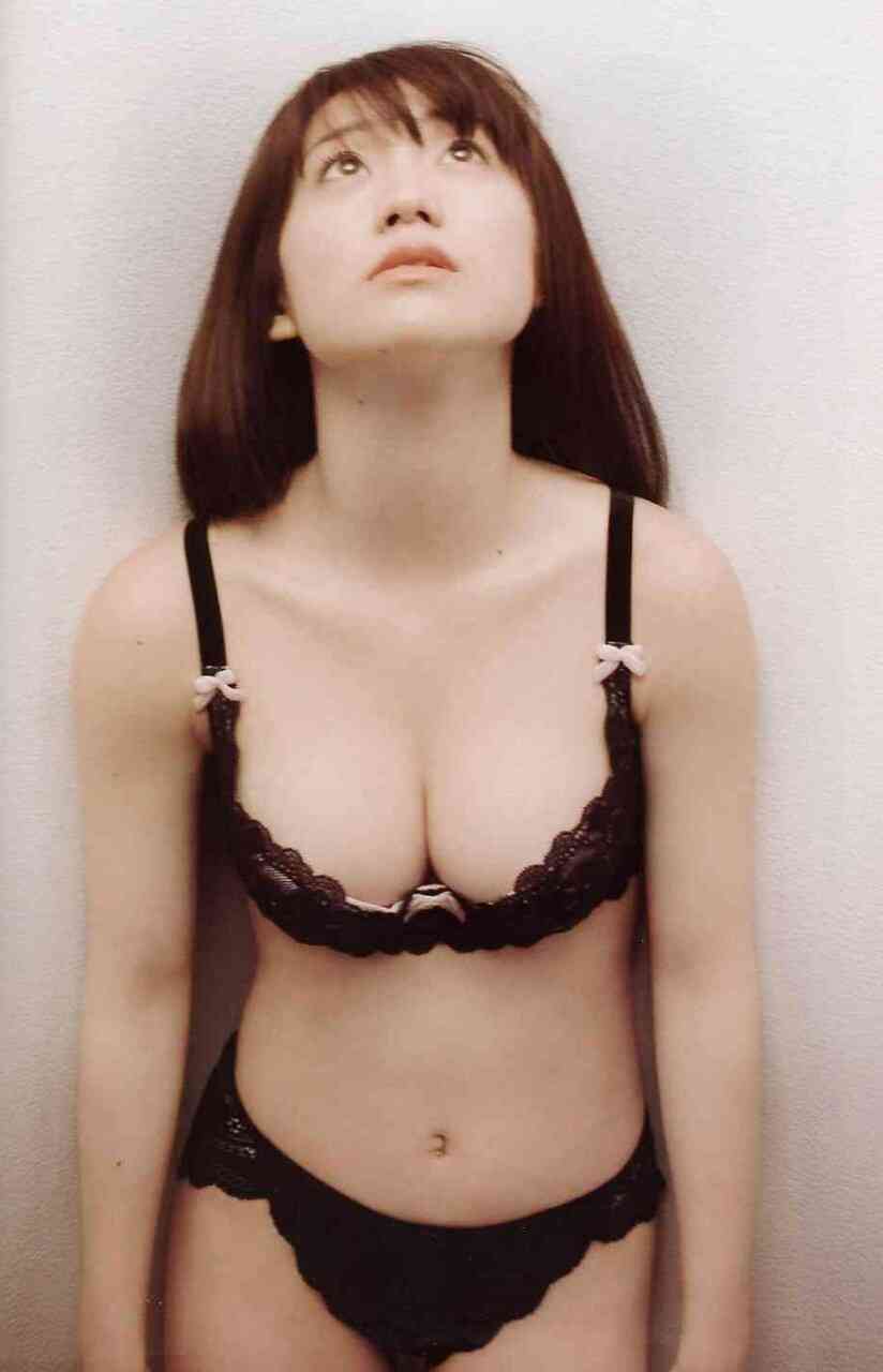 大島優子、服を着ていても巨乳だと話題に