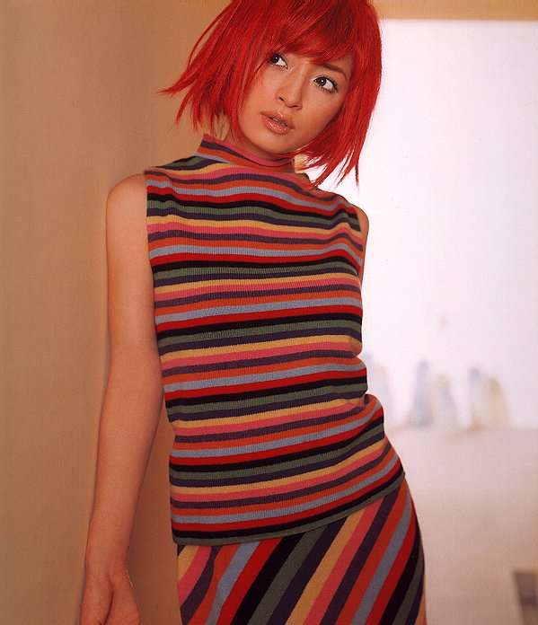 浜崎あゆみ、セクシーなボンデージタイツで圧巻！可憐さに会場からため息…「a-nation」シンガポール会場