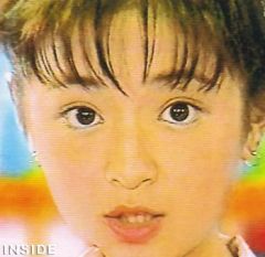 May J.に整形疑惑が浮上、数年前まで青山テルマ似だった?