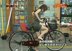 浜崎あゆみ、イメチェンヘアが好評　ざっくり胸元にも視線集中「拝みたくなる美しさ」