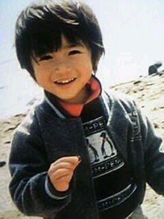 芸能人の幼少期を載せていくトピック