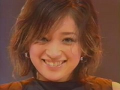 浜崎あゆみ、イメチェンヘアが好評　ざっくり胸元にも視線集中「拝みたくなる美しさ」