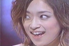 浜崎あゆみ、イメチェンヘアが好評　ざっくり胸元にも視線集中「拝みたくなる美しさ」
