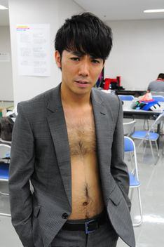 岡村隆史 : “薄毛”克服? 次は「全身脱毛したい」