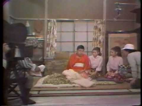 ザ・ピーナッツ　おかゆのコント シャボン玉ホリデー - YouTube