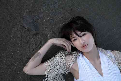 黒髪が似合う芸能人の画像を集めるトピ