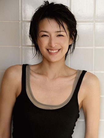 黒髪が似合う芸能人の画像を集めるトピ