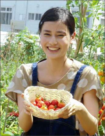橋本愛、美人姉との半目ツーショットに反響