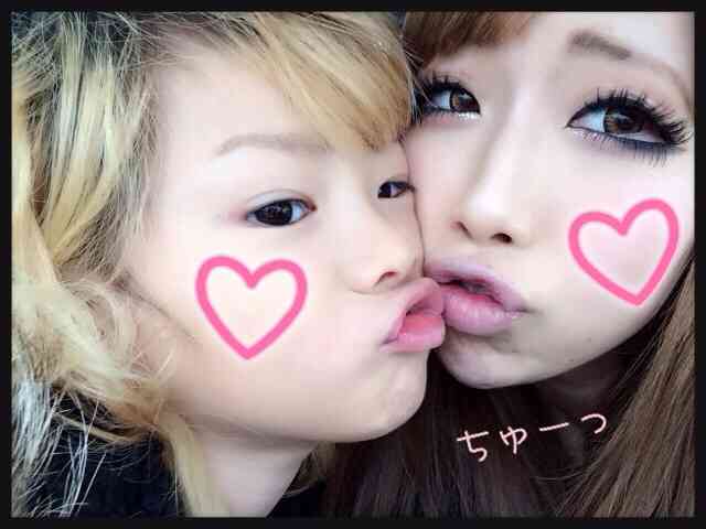 子どもの唇にキスしますか？