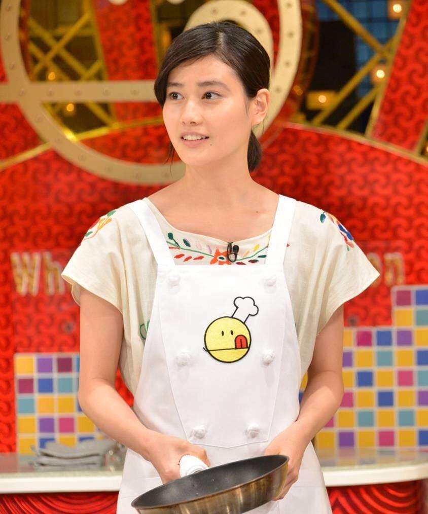橋本愛、美人姉との半目ツーショットに反響