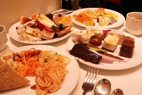 パンケーキ食べ放題の「デニーズ」が袋叩きで謝罪 「2時間いて食べられたのは最初の一皿のみ」