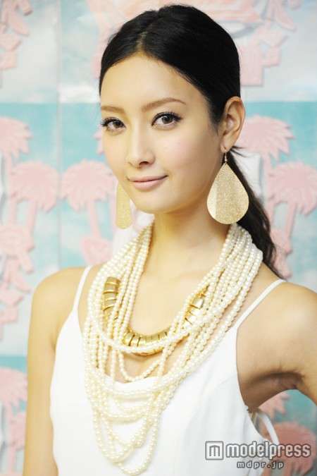 菜々緒、体型への想いを語る…抜群スタイルも「満足していない」