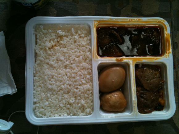 中国の弁当は常温保存で6カ月間も保存可能！ だが 「不安に思うほどのケミカル風味で吐くほどマズい」 | ロケットニュース24