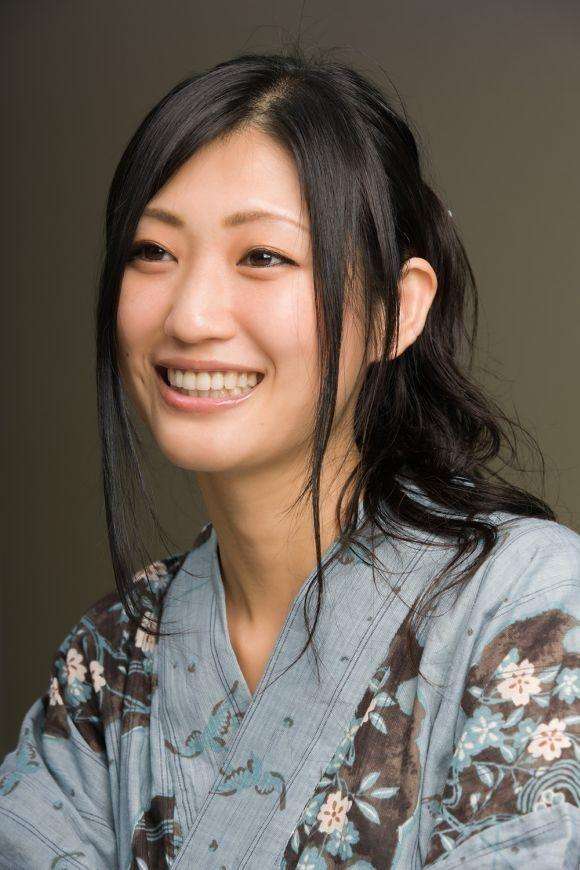 黒髪が似合う芸能人の画像を集めるトピ