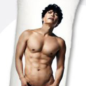 41歳・GACKTが「ヌード抱き枕CD」を発売！芸能界最強ボディで、ダダ下がりの好感度を取り戻せるか？