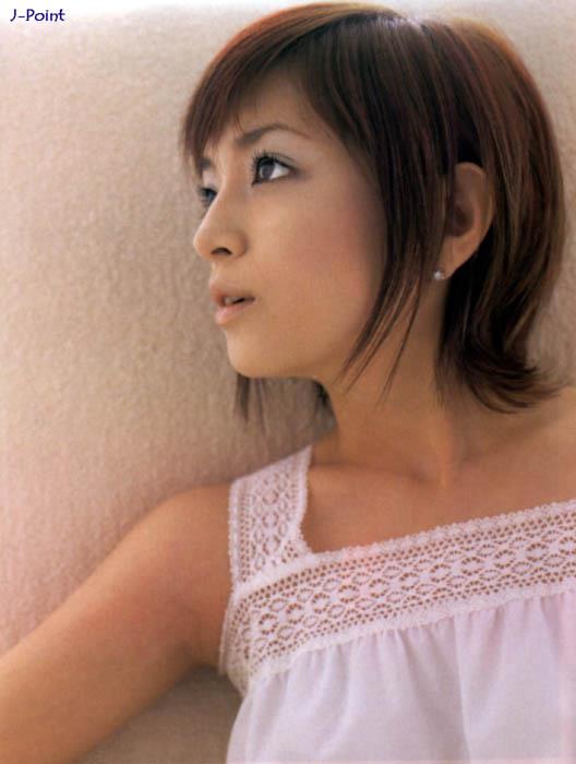 浜崎あゆみ、イメチェンヘアが好評　ざっくり胸元にも視線集中「拝みたくなる美しさ」