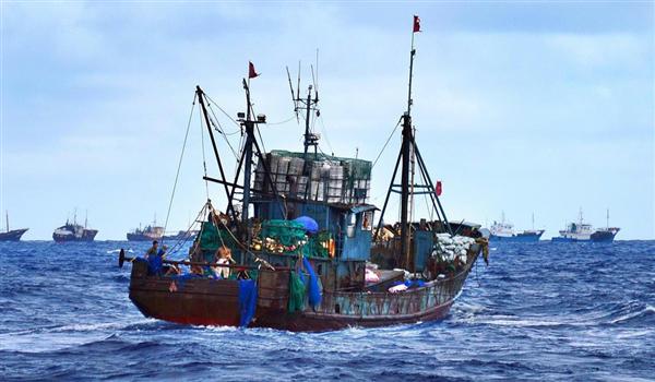 小笠原に押し寄せる中国船、「宝石サンゴ」密漁か　「守るすべない」「島民は不安」（1/3ページ） - 産経ニュース