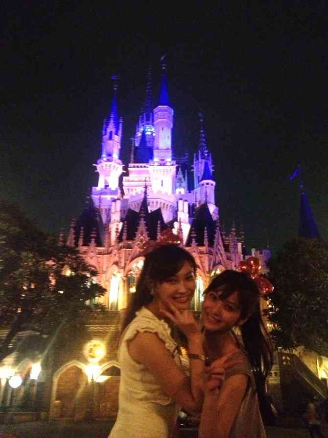 佐々木希&大政絢、ディズニーシーでハロウィンな一夜を満喫
