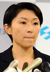 小渕氏辞任:福島避難者「経産相は仮設で１週間は過ごせ」 - 毎日新聞