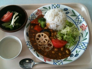 京都精華大の学食の「お皿返して」ポスターがかわいそう