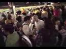 20071027ハロウィン山手線外人暴動＠新宿駅 - YouTube