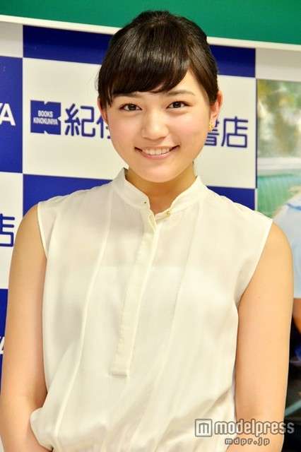 川口春奈の濃い目メイクに「別人みたい」の声