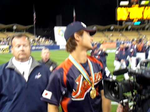 WBC 日本　優勝パレード　 ダルとサエコ - YouTube