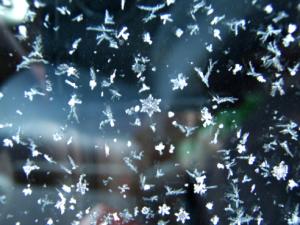 美しい雪の結晶の画像を下さい！