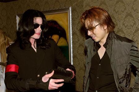 YOSHIKIが筋肉を痛め病院へ。それでもなお、マリリン・マンソンとコラボする多忙ぶり。