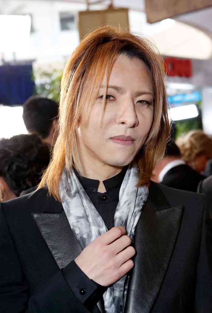 YOSHIKIが筋肉を痛め病院へ。それでもなお、マリリン・マンソンとコラボする多忙ぶり。