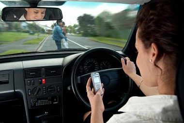 運転中スマホ操作してる人見かけますか？