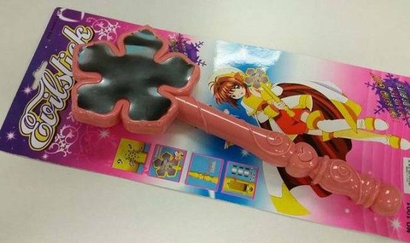 【閲覧注意】海外の100円ショップで売られていた少女向けのおもちゃ「悪魔のステッキ」が狂気に満ちていた。