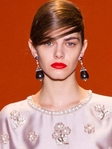 高橋愛の現在、メイク・髪型が別人のように変わってる…