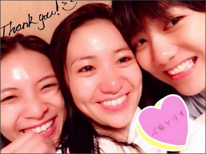 大島優子、湯上がりすっぴんで笑顔全開 “心友トリオ”の温泉バースデー