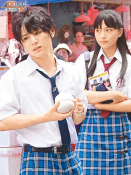川口春奈の濃い目メイクに「別人みたい」の声
