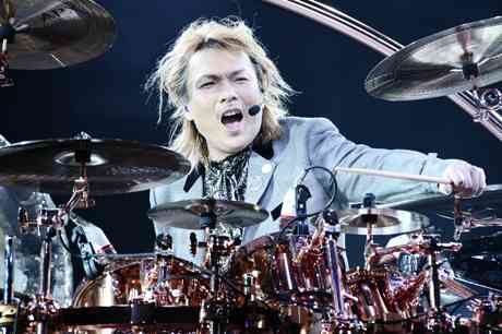 YOSHIKIが筋肉を痛め病院へ。それでもなお、マリリン・マンソンとコラボする多忙ぶり。