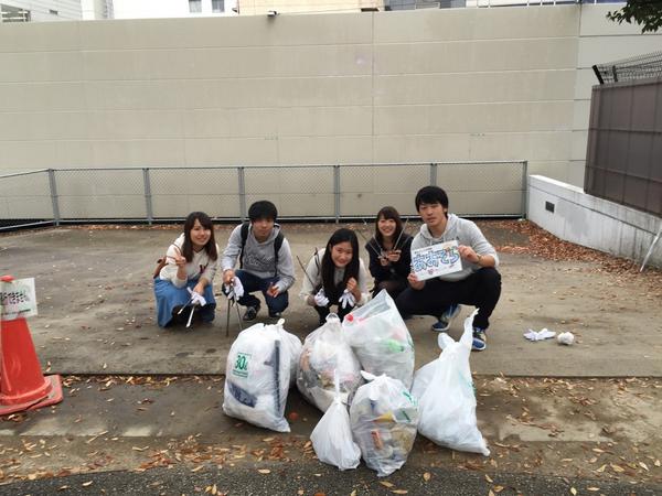 ハロウィンでゴミ散乱した渋谷の街を掃除するボランティアに意外な批判の声「偽善だ」「主張するな」