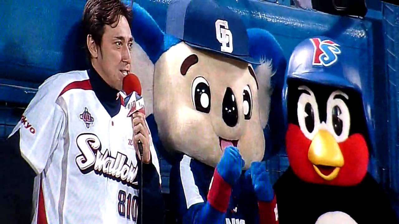 ドアラ 09.10.11 つば九郎、ドアラの耳がじゃま！ - YouTube