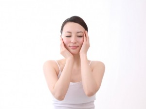 最近、顔だけが太って見える…。これはただのむくみ? それとも何かの病気?