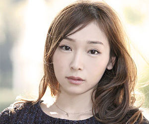 加護亜依さん夫に逮捕状　高利貸し付け容疑で警視庁