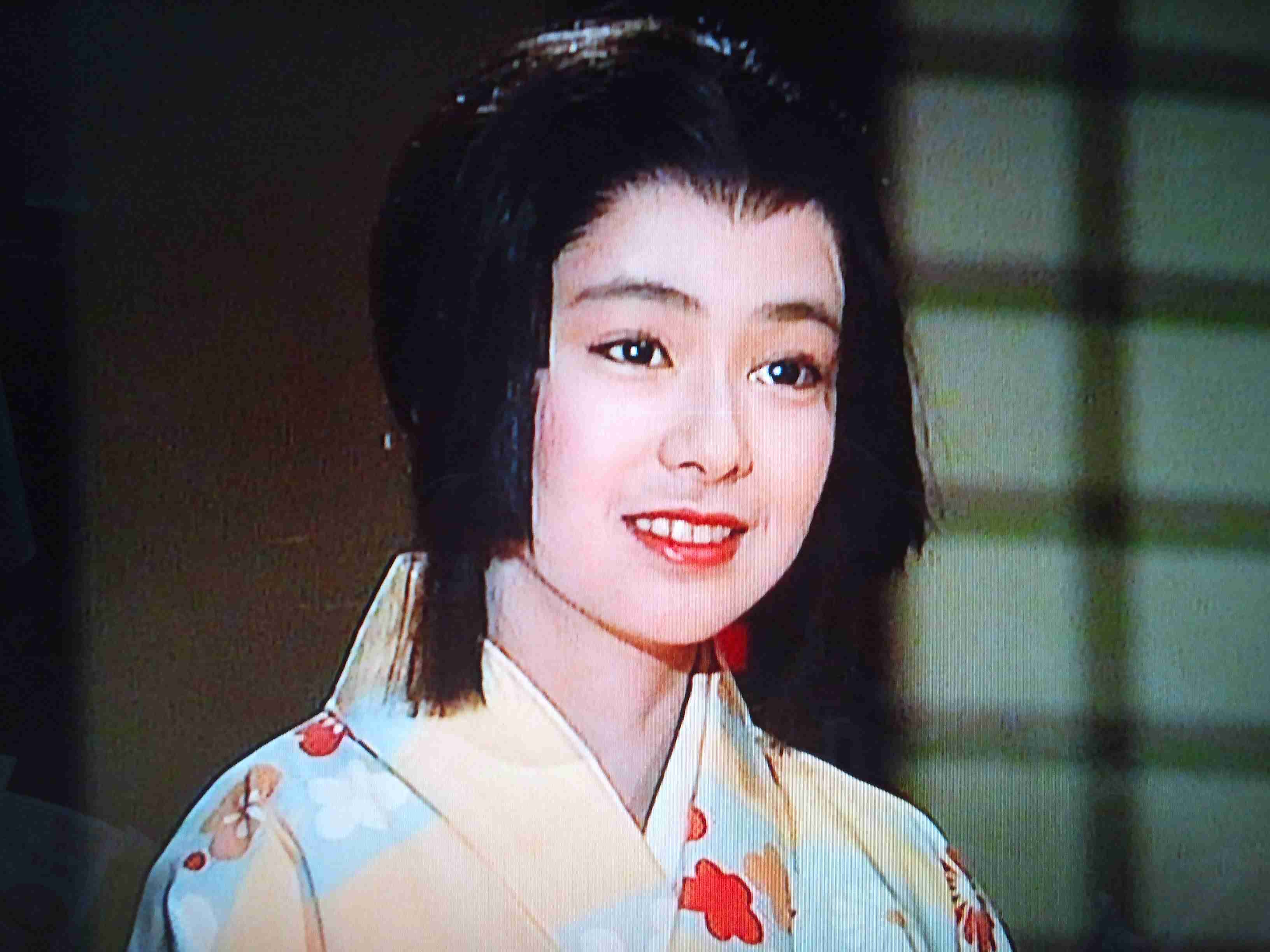 水原希子の鼻ピアスに大反響
