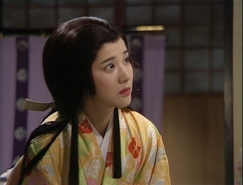 水原希子の鼻ピアスに大反響